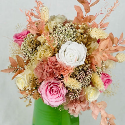 Decora tu boda con ramos de flores elegantes y románticos