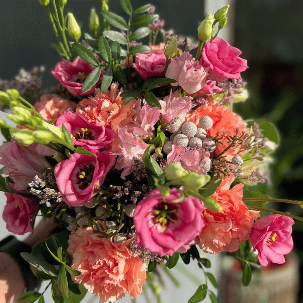 Ramo de flores rosas y naranjas