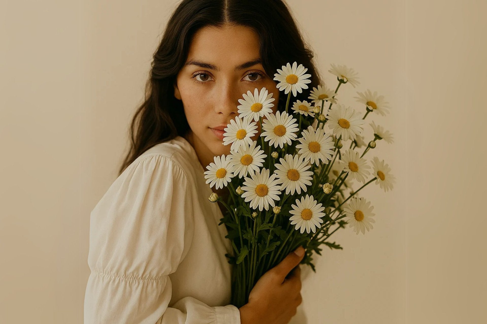 Selección premium de flores frescas a granel de Persa Flores, incluyendo peonías sofisticadas, claveles vibrantes y girasoles luminosos, perfectas para decorar o regalar.