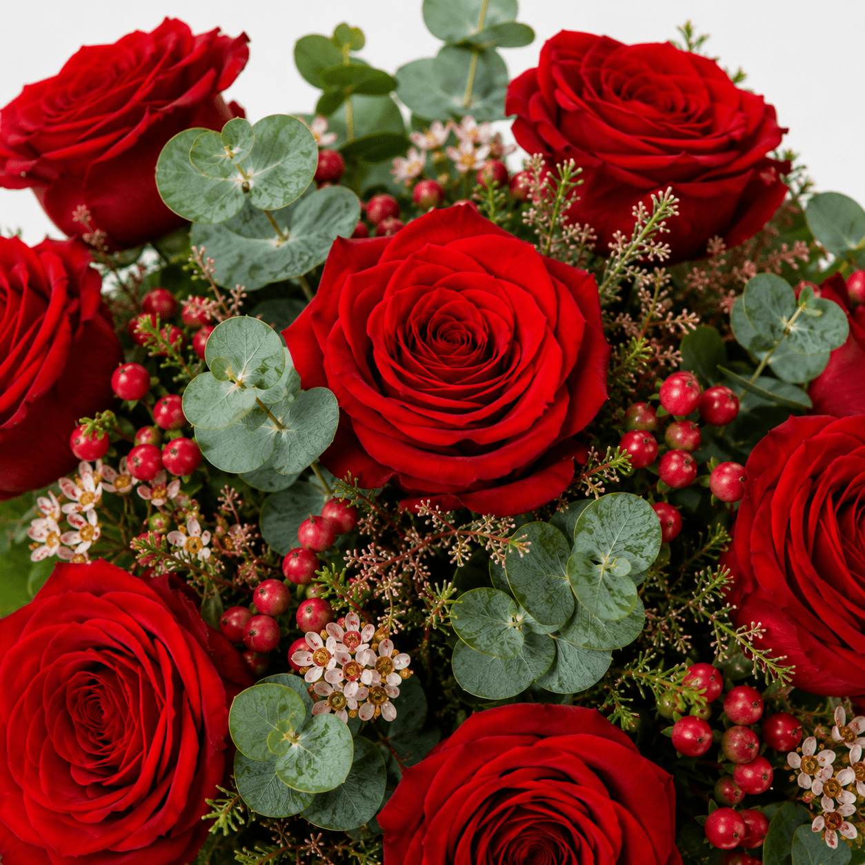Amor | Red roses, eucalyptus and greenery detail - Persa Flores