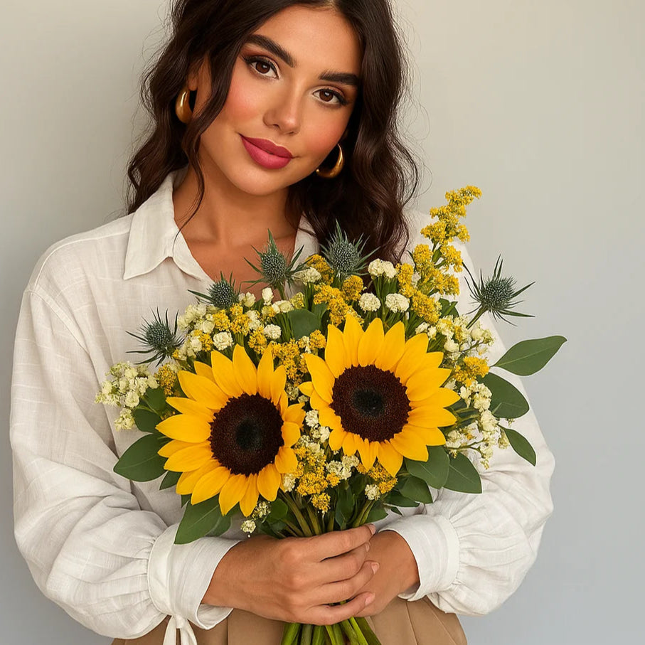 Ramo especial para mamá con hermosos girasoles y flores silvestres