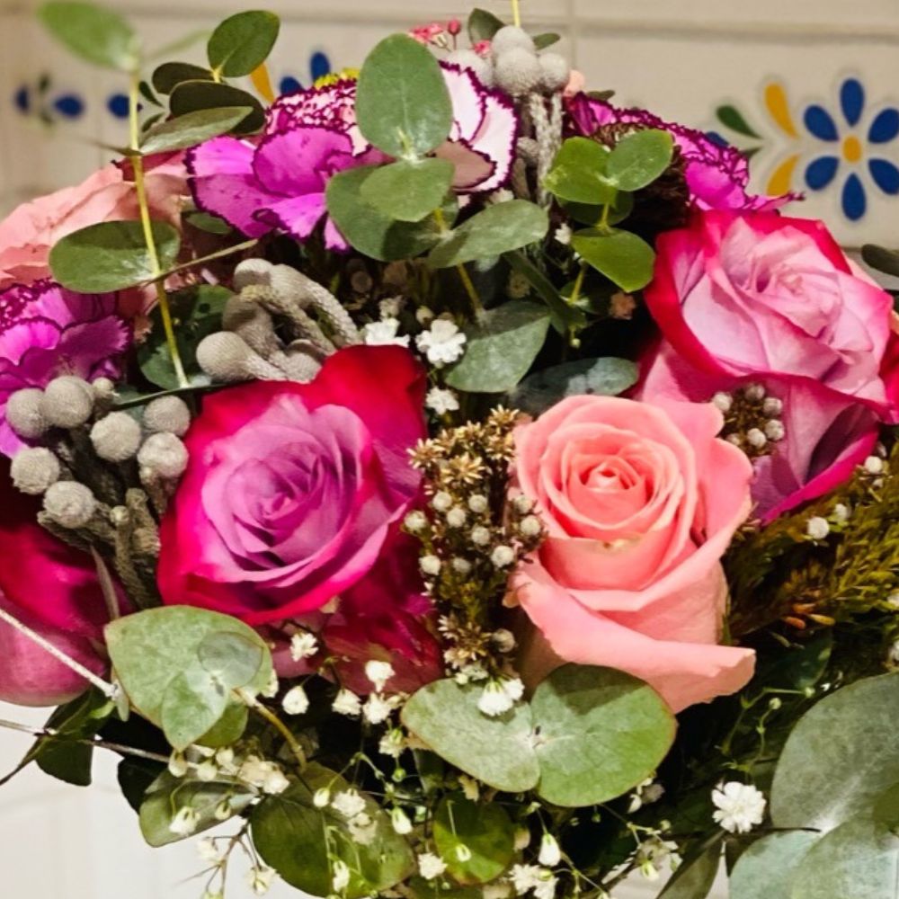 El encanto de las rosas rosadas: ternura y admiración en cada arreglo - Persa Flores