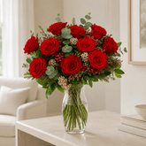 Amor | Red Roses Bouquet in a vase on a table - Persa Flores