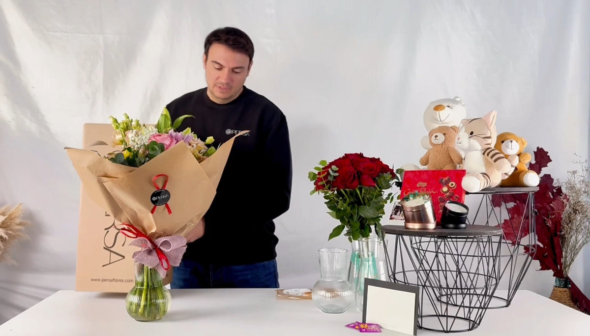 Jose, en la floristería de Persa Flores en Albox.