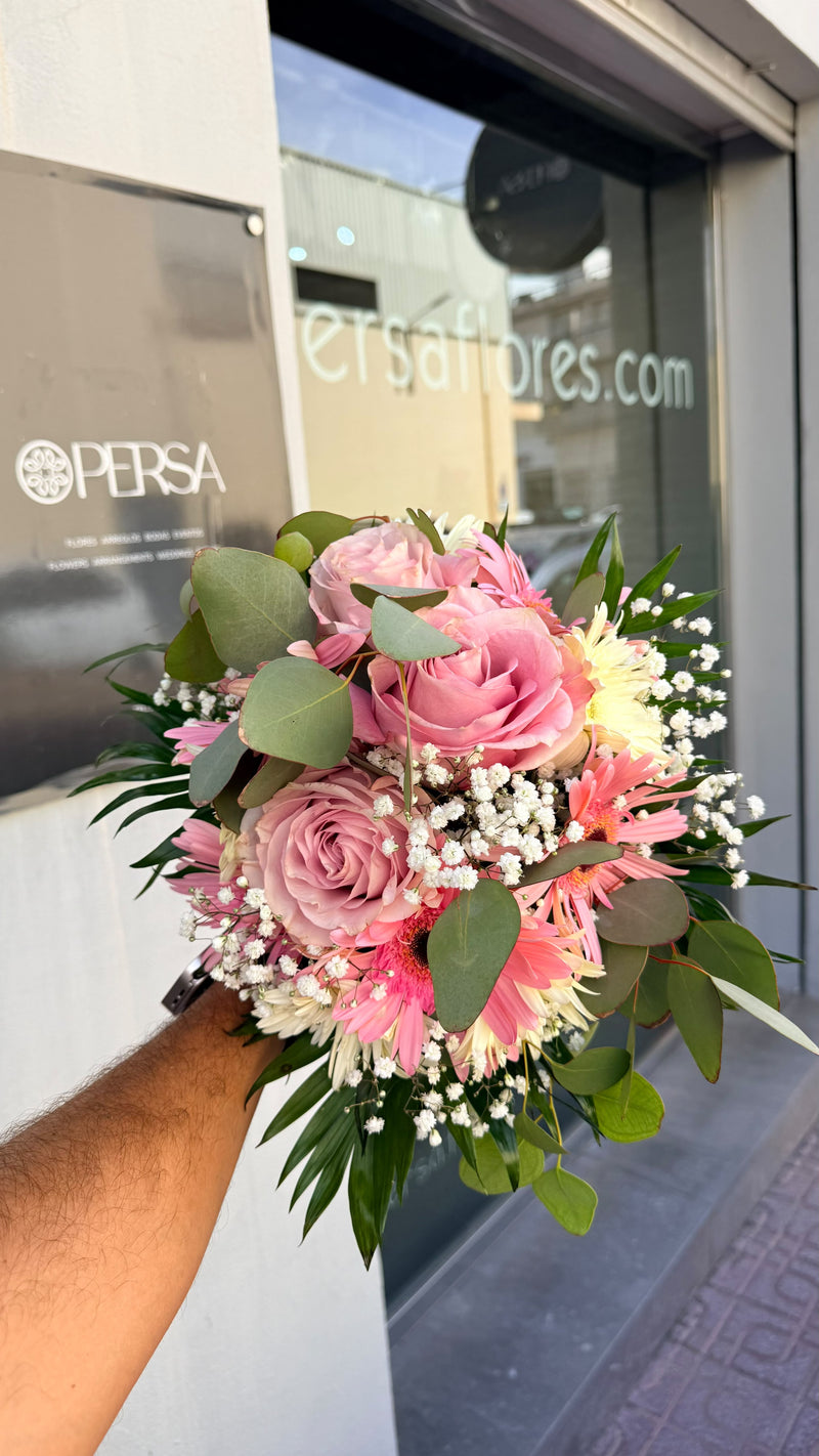 Margarita - Gerberas y Rosas, fotografiado en nuestra floristería antes de salir