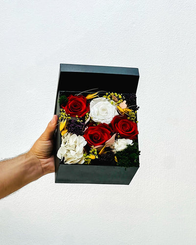Caja Negra de Rosas Rojas y Blancas - Persa Flores