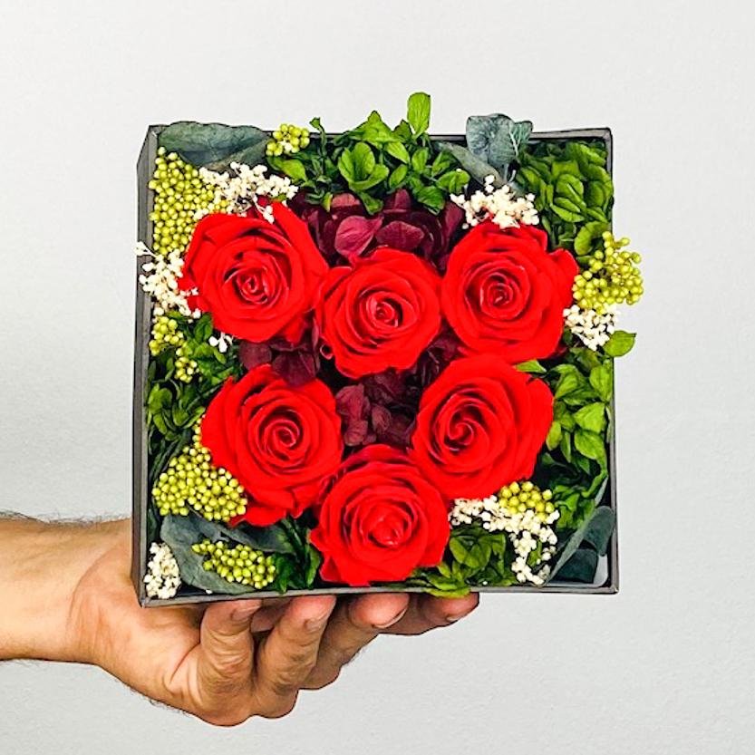 Caja de Rosas Rojas Preservadas – Persa Flores