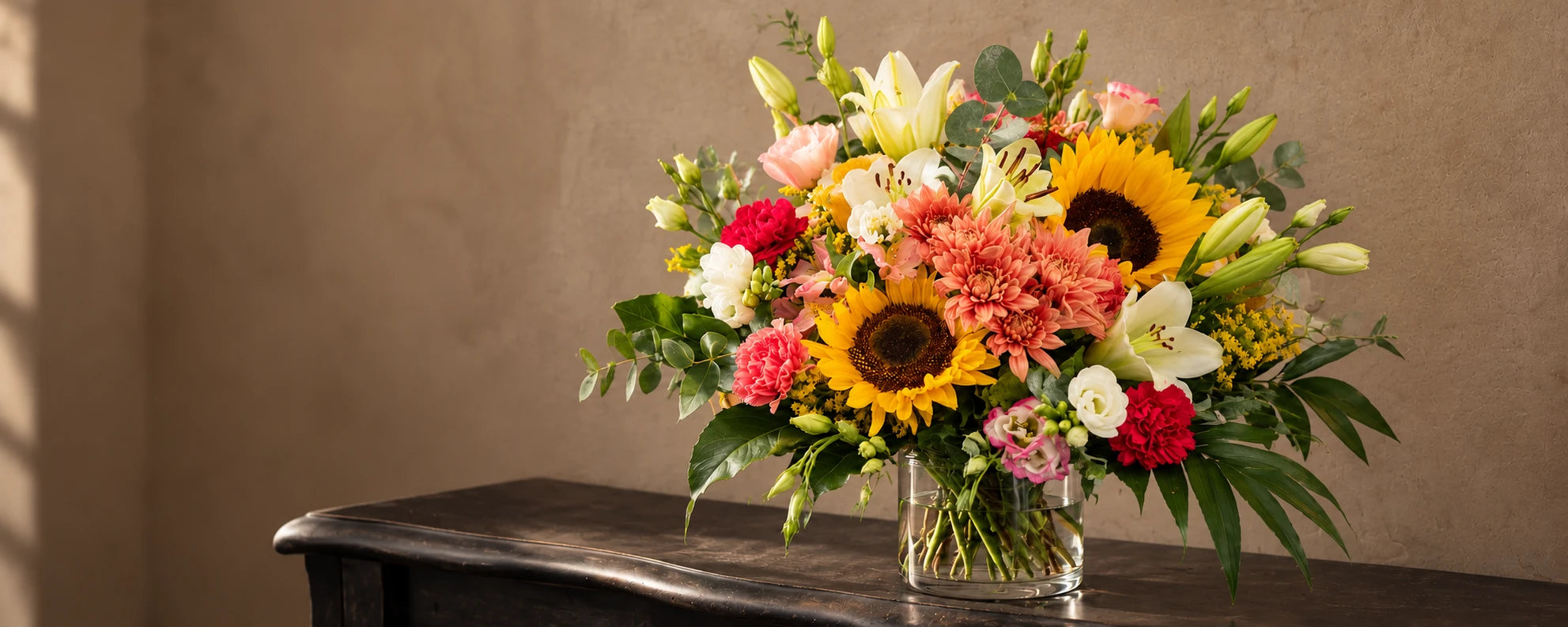 A hand-tied bouquet prepared at the Persa workshop in Spain